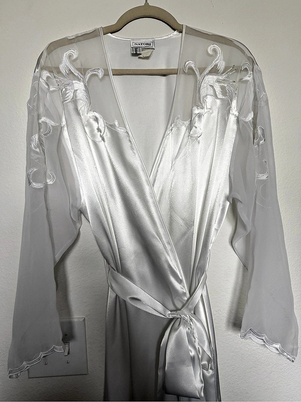 Vintage Natori Embroidered Robe